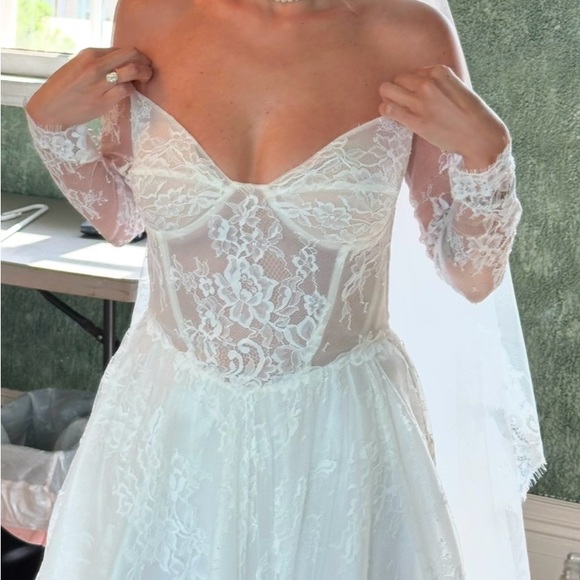 flora RENE wedding gown - Picture 3 of 9